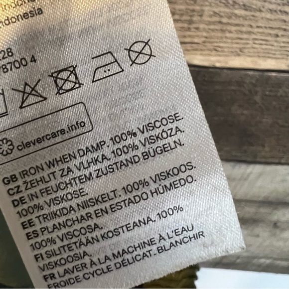 H&M Girl's Olive Green Paper Bag Style Shorts - Picture 4 of 4